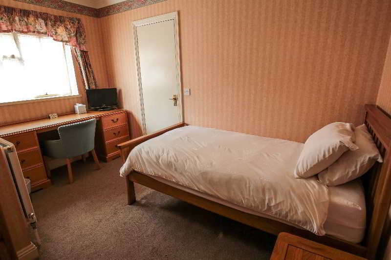 Fernbank Hotel Basingstoke Bagian luar foto