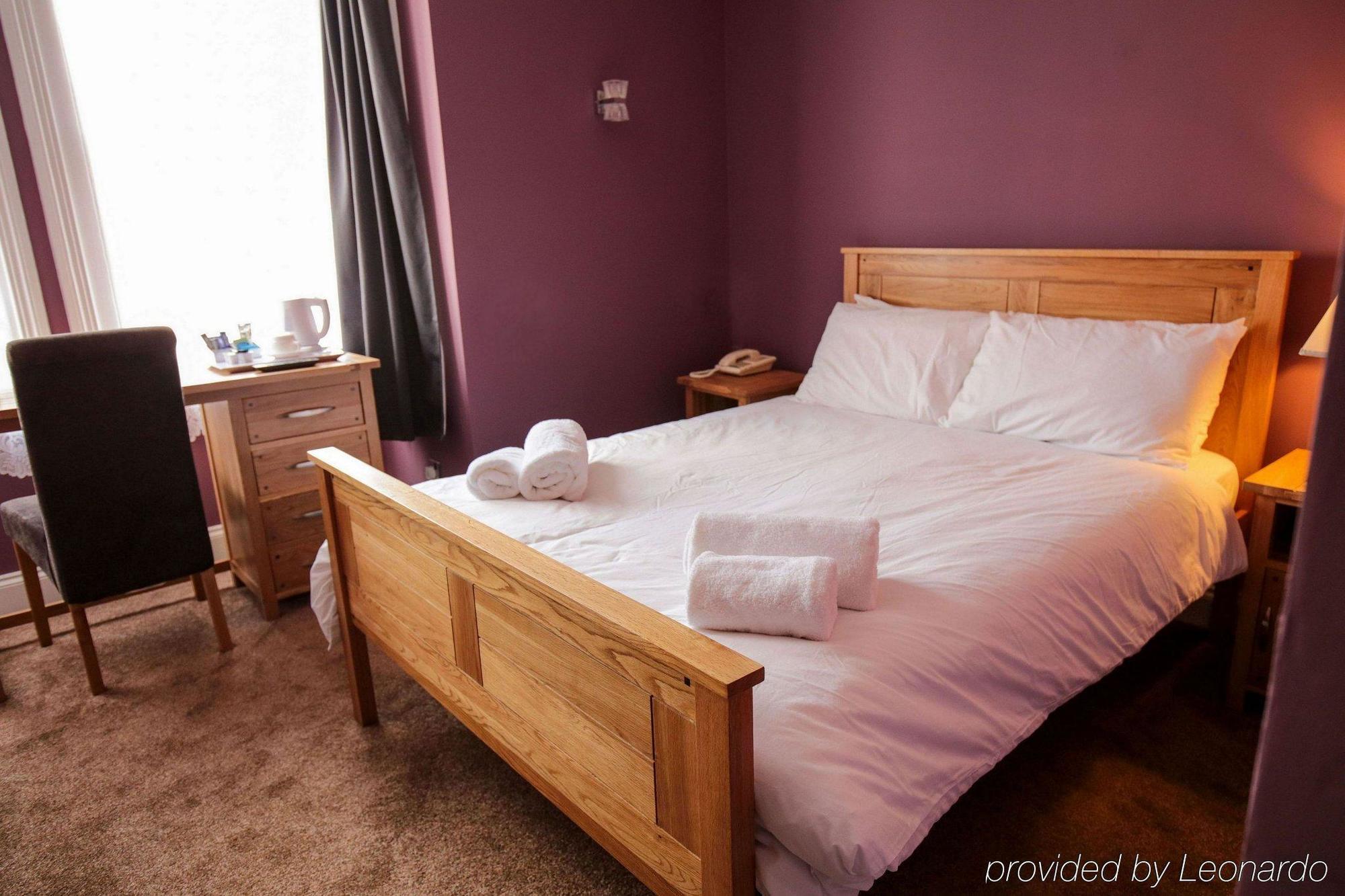 Fernbank Hotel Basingstoke Bagian luar foto