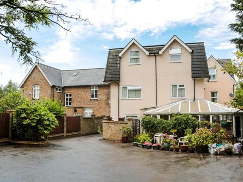Fernbank Hotel Basingstoke Bagian luar foto