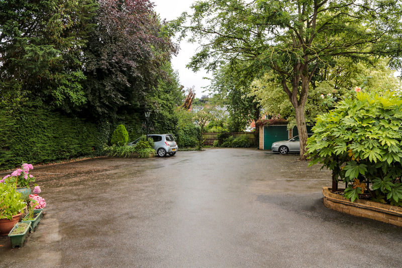Fernbank Hotel Basingstoke Bagian luar foto