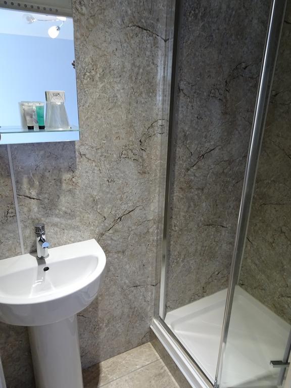 Fernbank Hotel Basingstoke Bagian luar foto