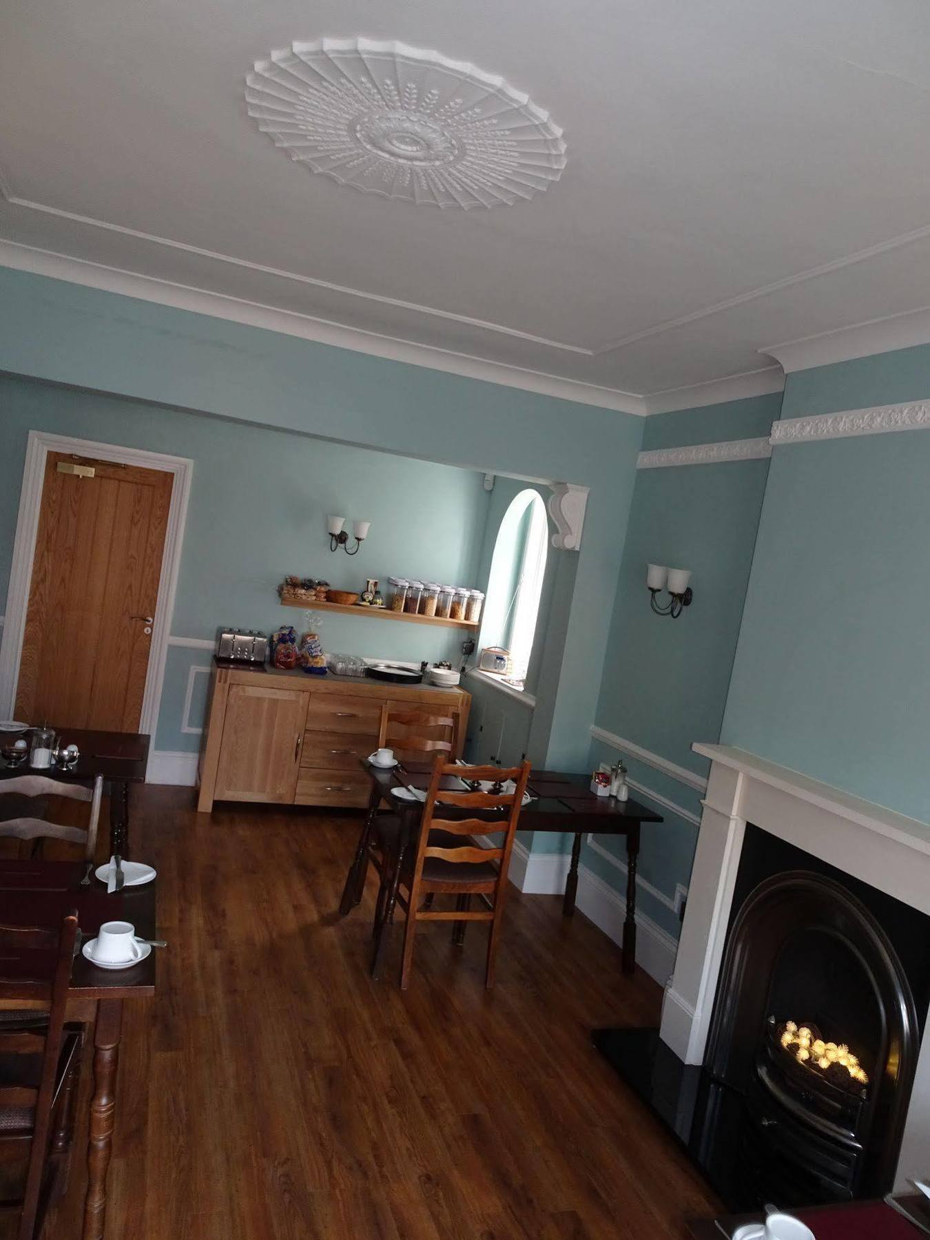 Fernbank Hotel Basingstoke Bagian luar foto