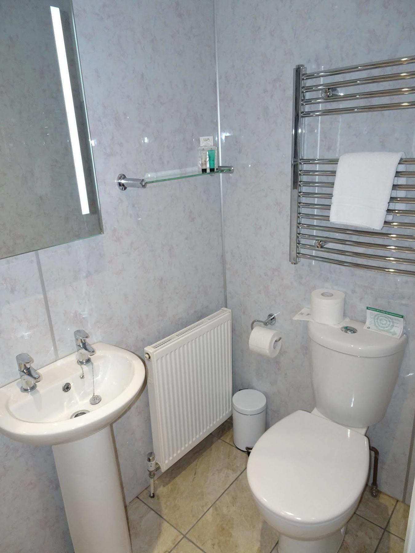 Fernbank Hotel Basingstoke Bagian luar foto