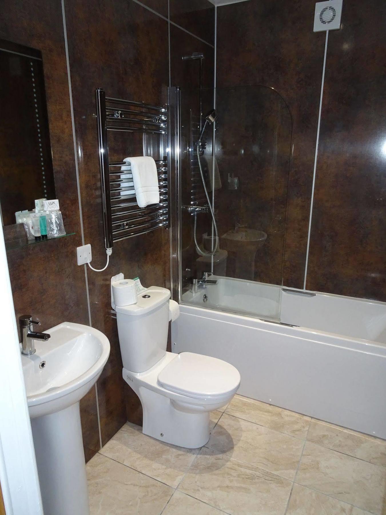 Fernbank Hotel Basingstoke Bagian luar foto