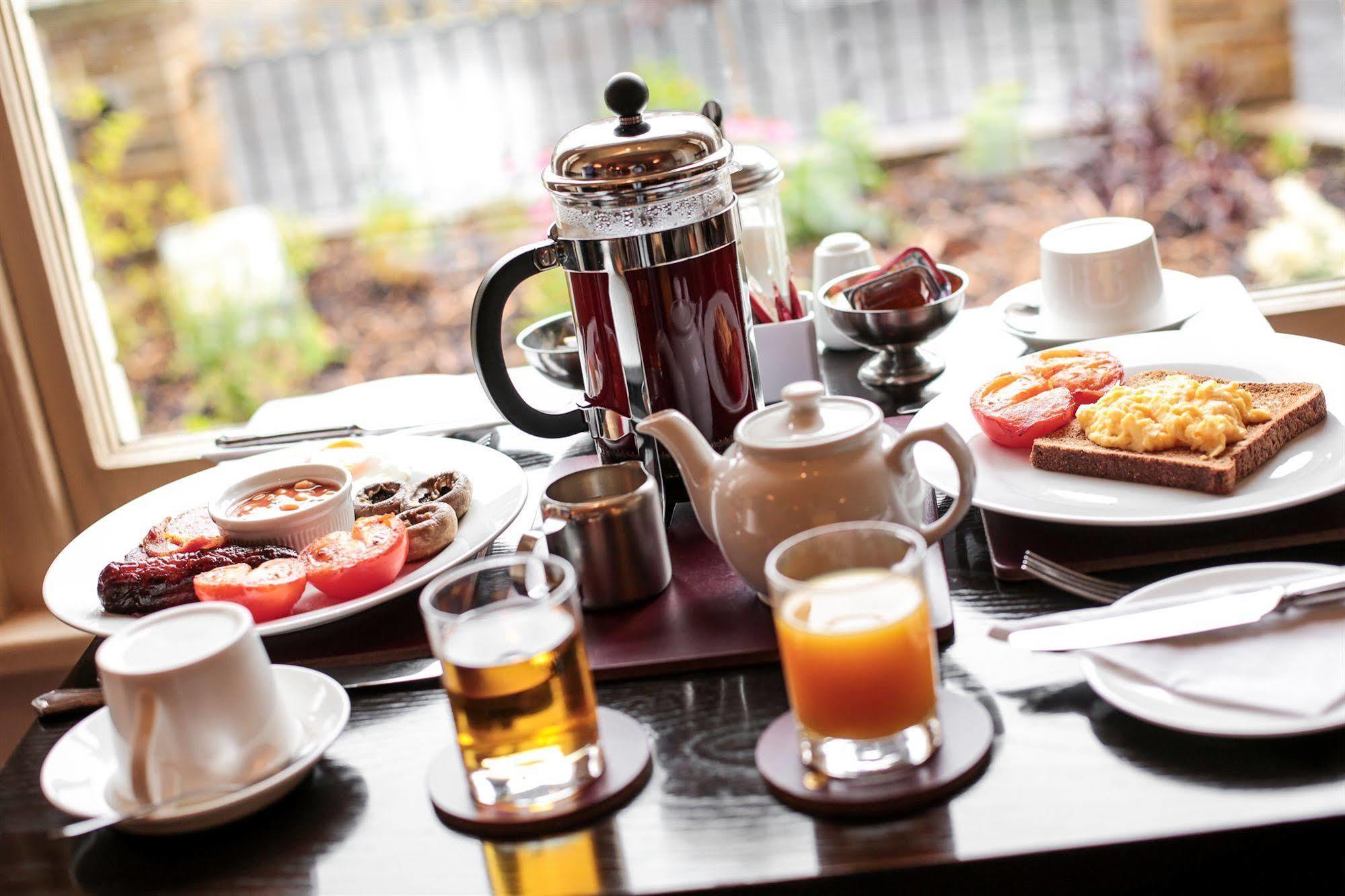 Fernbank Hotel Basingstoke Bagian luar foto