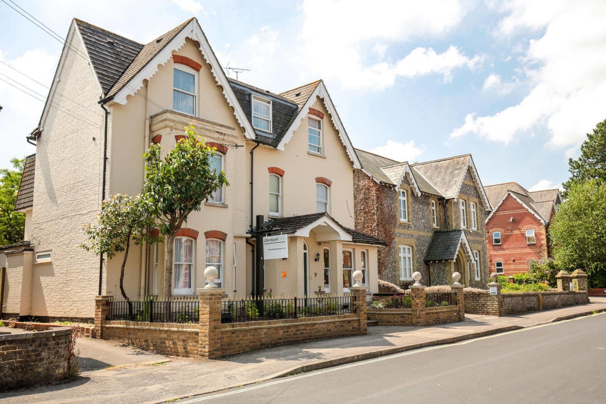 Fernbank Hotel Basingstoke Bagian luar foto