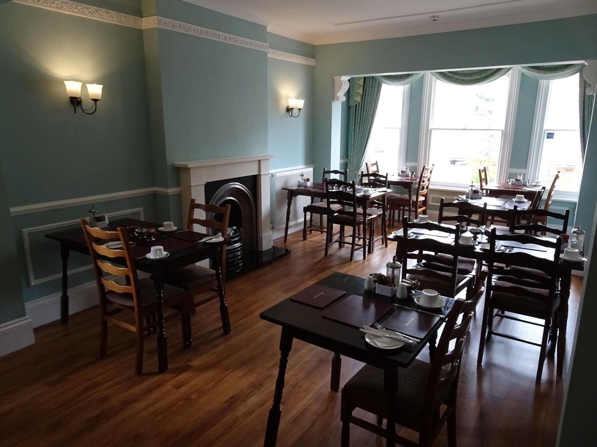 Fernbank Hotel Basingstoke Bagian luar foto