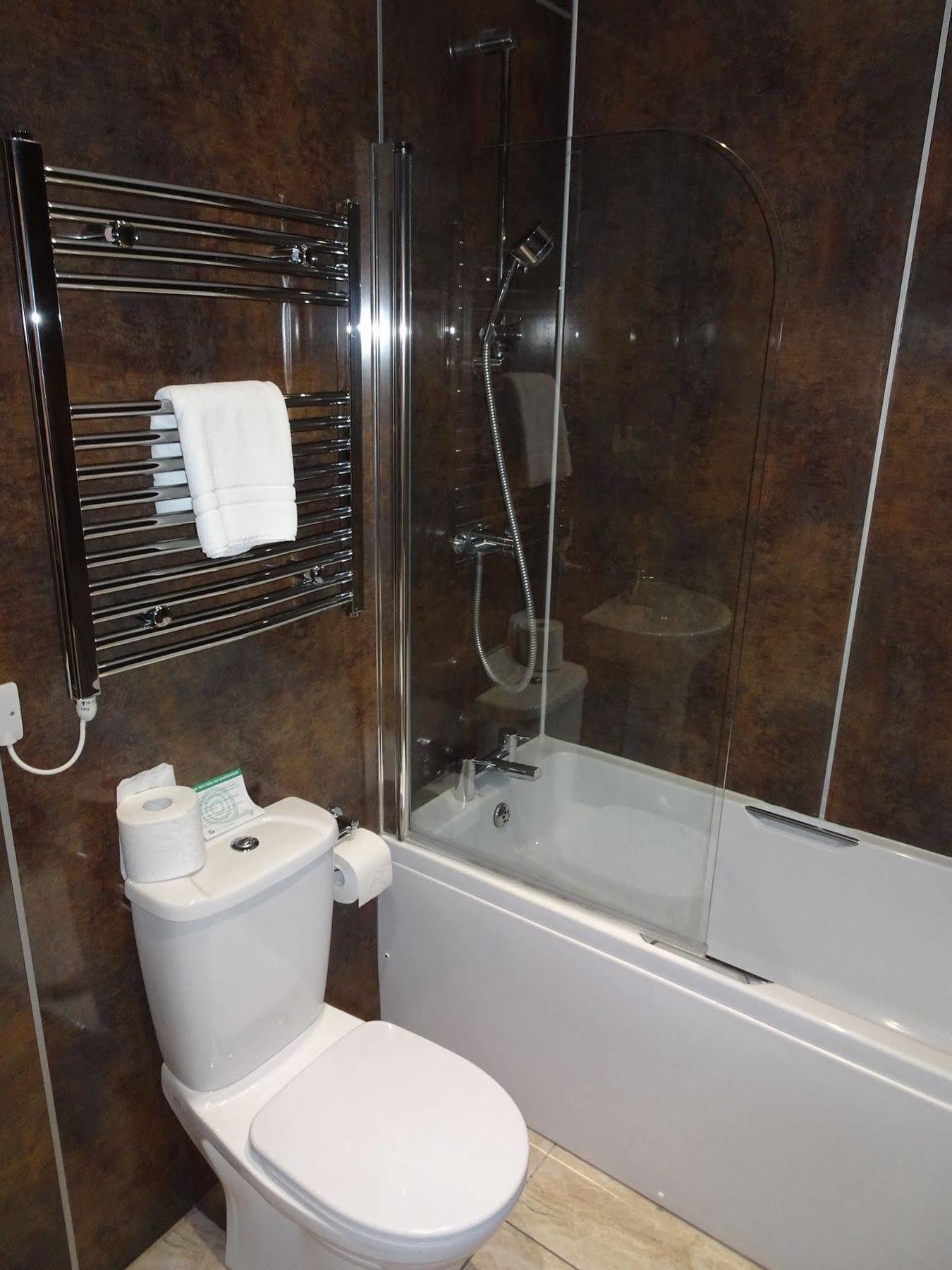 Fernbank Hotel Basingstoke Bagian luar foto