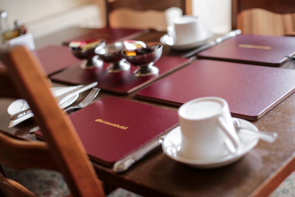 Fernbank Hotel Basingstoke Bagian luar foto